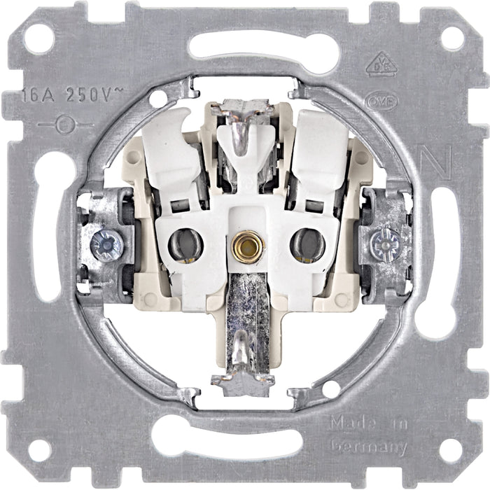 MTN277000 Socket-outlet insert with lateral earthing contact and plug-in terminals